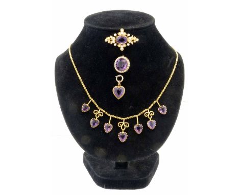 9ct gold fringe necklace hung with heart shaped amethysts, circa 1920, 40cm; also an amethyst and pearl lozenge brooch, 31mm;
