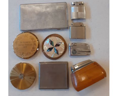 A group of vintage compacts, cigarette cases and lighters to include a 1977 Stratton gold tone compact with inscription 'St O