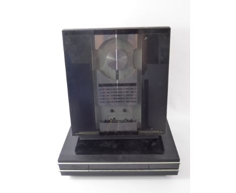 A Bang & Olufsen Beovision Avand 32 TV/DVD, type nr 8463, item nr 1844447, SN 18075492, together with a Beosound Overture DVD