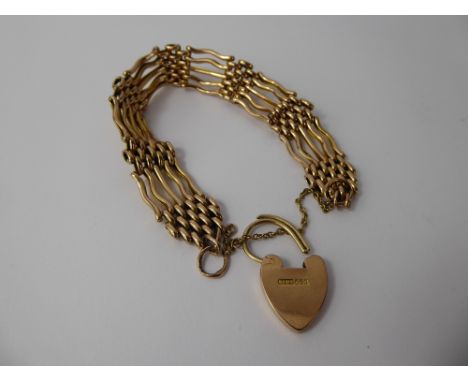 A 9ct Gold Gate Link Bracelet, the bracelet having patterned links, with heart-shaped clasp, approx 17.5 gms