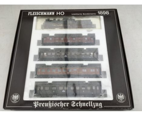 Fleischmann railways, HO/OO scale, #1898 set , Locomotive and Carriages, boxed