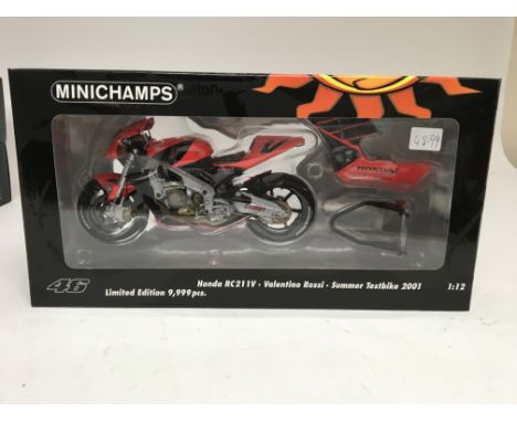 Minichamps, 1:12 scale, Valentino Rossi collection, Honda RC211V, Summer testbike 2001, boxed, Limited edition, 1 of 9999