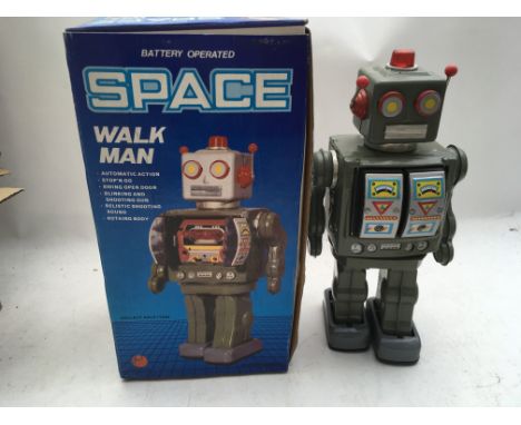 Space walk man Robot, battery operated, tinplate, boxed, made in China