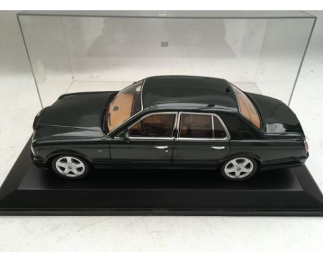 Minichamps 1:18 scale Bentley Arnage in display case