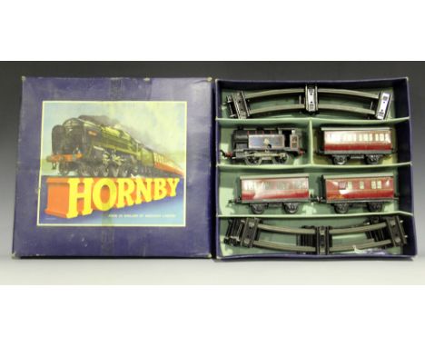 A Hornby gauge O clockwork No. 41 tank passenger train set, comprising an 0-4-0 tank locomotive no. 82011, two carriages, a g