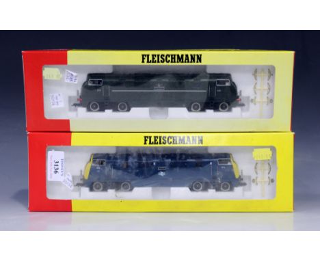A Fleischmann gauge HO No. 4246 Class 42 diesel locomotive 'Greyhound', finished in BR green livery, and a No. 4247 Class 42 