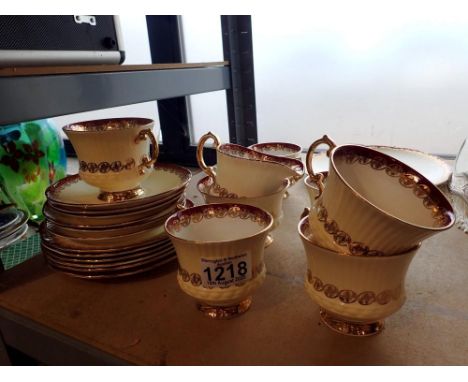 Ceramic Elizabethan tea service. Not available for in-house P&amp;P 
