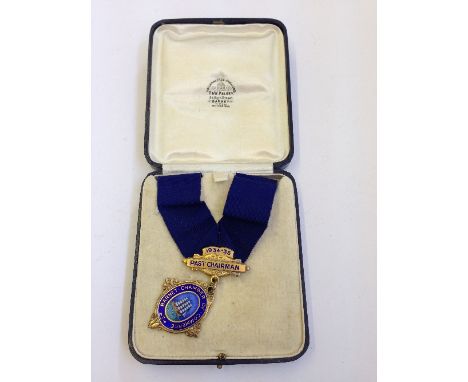 An early 20th century silver gilt and enamel Chairman's badge: Barnett Chamber of Commerce, Past Chairman 1934-35.
(R11)