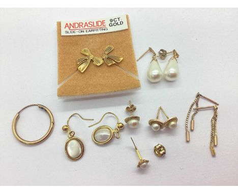 A Small Collection of 9ct Gold and Other Modern Earrings, including imitation pearl, drops, etc (some odd).