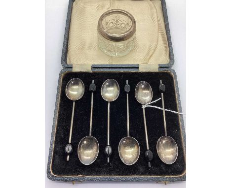 A Set of Six Hallmarked Silver Novelty Coffee Spoons, M&amp;J(?), Birmingham 1935, with novelty coffee bean finial, in a vint