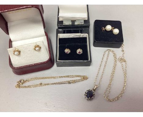 A Pair of 9ct Gold Stone Set Cluster Earstuds, of flowerhead design, claw set centre, within illusion set border (lacking a b