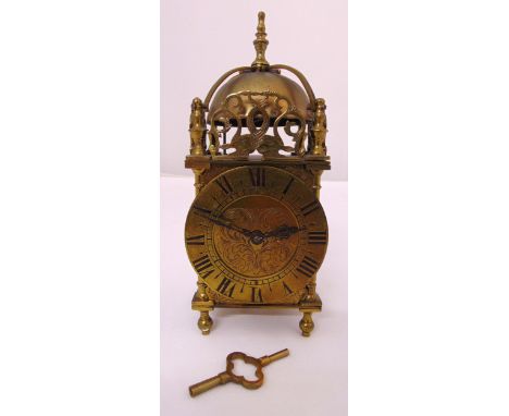 A French brass lantern clock of customary form with Roman numerals, to include key, 23 x 9.5 x 9.5cm