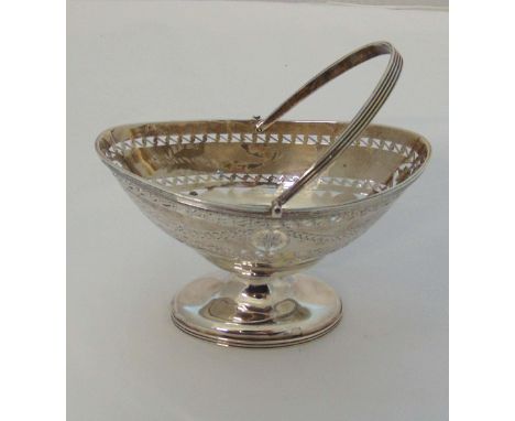 A hallmarked silver oval sugar bowl in 18th century style with pierced and engraved sides, Chester 1913, approx total weight 