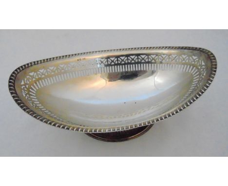 A hallmarked silver shaped oval roll basket with pierced sides and gadrooned border on shaped oval pierced base, Sheffield 19