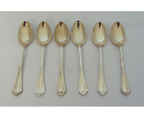 A set of six hallmarked silver teaspoons, Sheffield 1904, approx total weight 90g