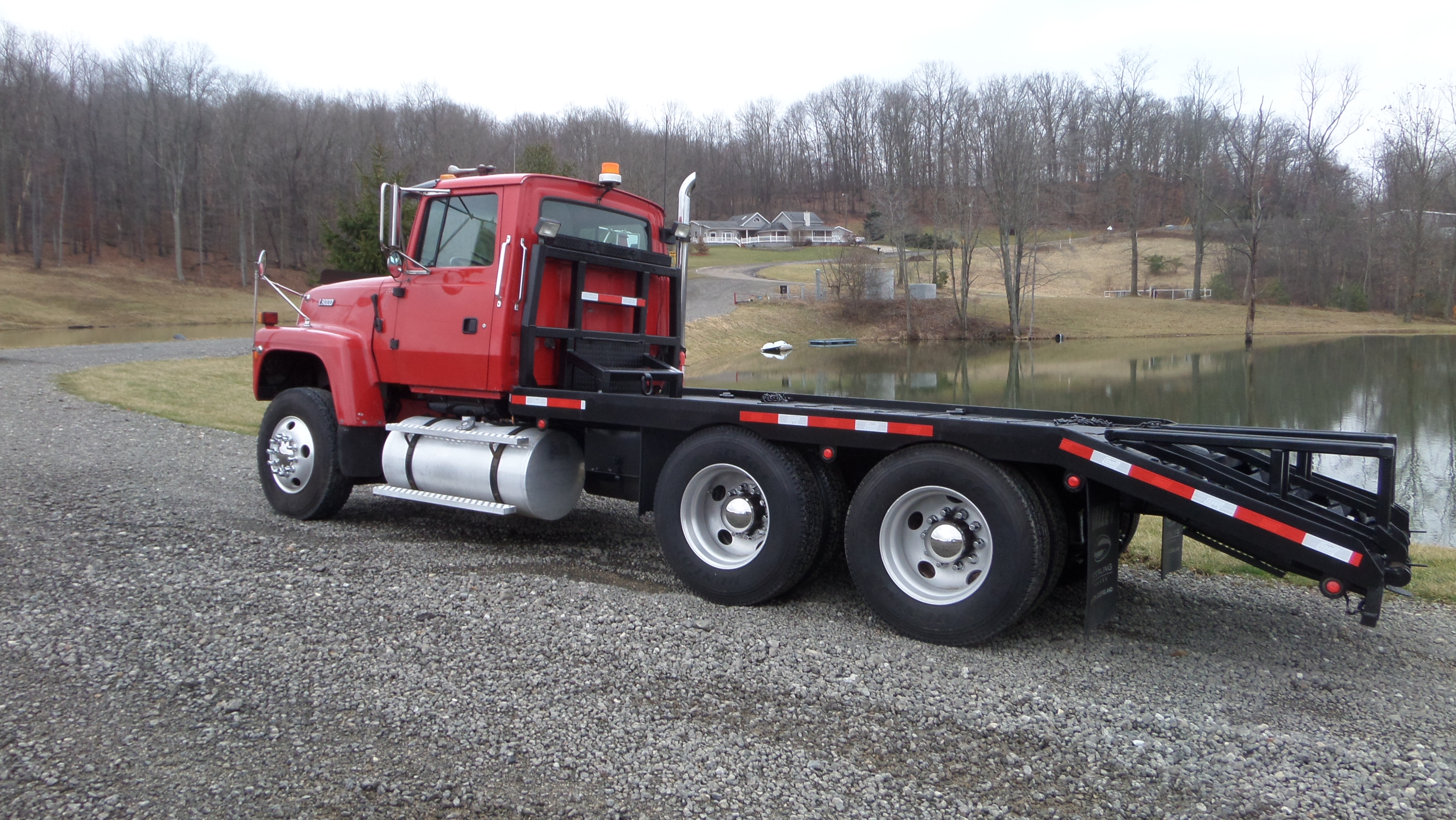 Ford 1995 L900 Dozer Truck. Cat. Eng., 375HP, 10-Speed.