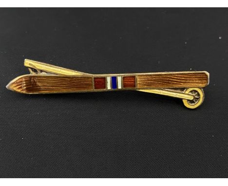 A vintage 925 silver and enamel brooch in the form of a pair of ski's 