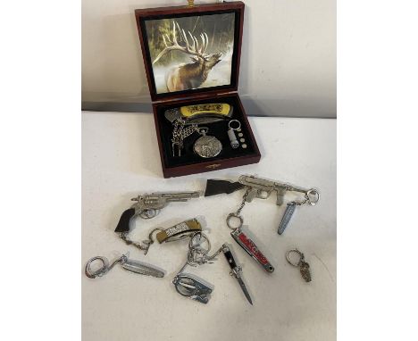 A job lot of assorted novelty keyrings and a boxed hunting knife set 