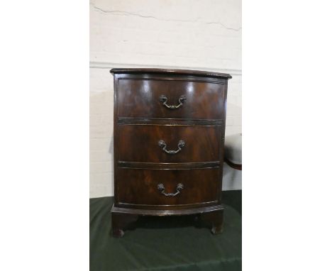 A Mahogany Reproduction Bow Fronted Three Drawer Chest on Bracket Feet, 51cm Wide 