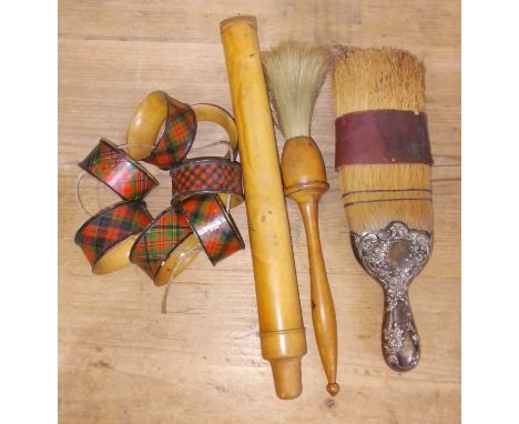 Assorted treen comprising tartan ware serviette rings, a cased thermometer and two brushes.  