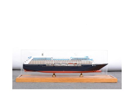 Model cruise ship R Eight, 79cm, in case.