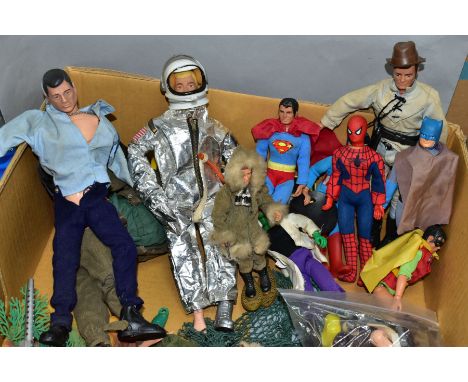 A QUANTITY OF UNBOXED AND ASSORTED ACTION MAN AND OTHER FIGURES AND ACCESSORIES, to include two earlier smooth hair figures (