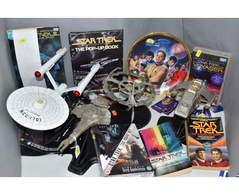A FRANKLIN MINT STAR TREK 25TH ANNIVERSARY EDITION DIE-CAST STARSHIP USS ENTERPRISE, on stand, top of saucer is removable to 
