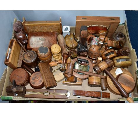 A BOX OF TREEN, to include two gavels, small woodworking planes, a bulls head pipe, a clog shaped pipe, three wooden cased pu