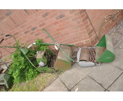 A QUALCAST COMMODORE FOUR STROKE PETROL CYLINDER LAWN MOWER with grass box, 14in cut (engine pulls freely but hasn't been sta