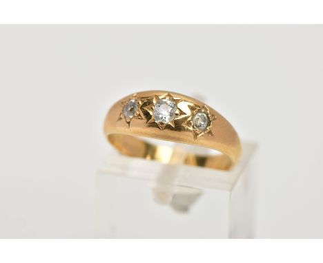 AN EARLY 20TH CENTURY THREE STONE DIAMOND GYPSY STYLE RING, estimated old cut diamond weight 0.35ct, colour assessed as G - I