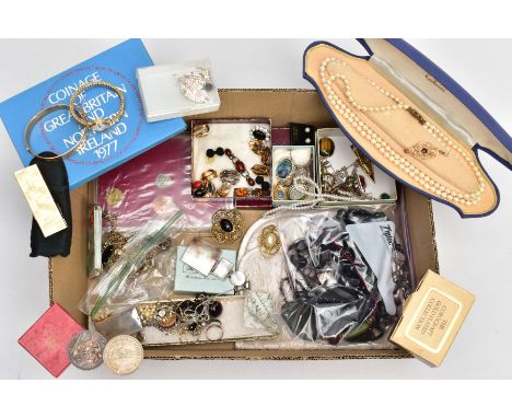 A COLLECTION OF COSTUME JEWELLERY, to include a commemorative royal mint coins, some silver jewellery, mostly vintage and mod