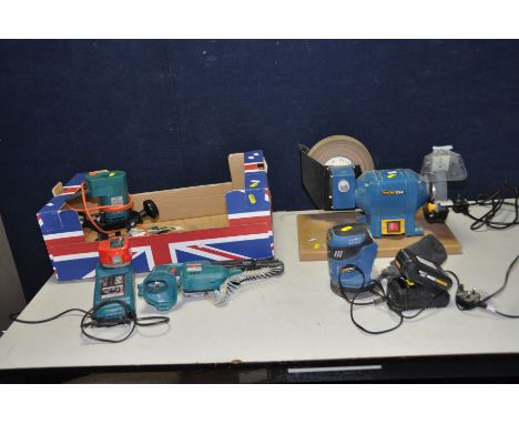 A MAKITA 6835D 12v AUTOMATIC SCREWDRIVER with one battery and charger, a Workzone 20v cordless orbital sander with one batter