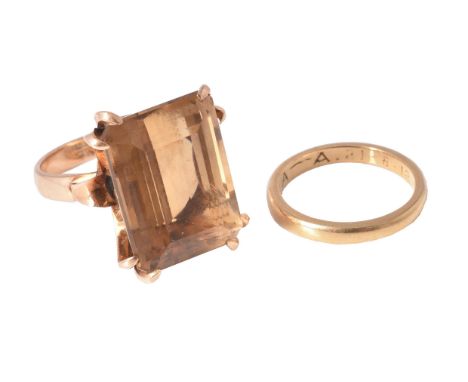 
	
		A citrine ring, the rectangular cut citrine in a claw setting, finger size O, 9.4g gross; and an 18 carat gold wedding b