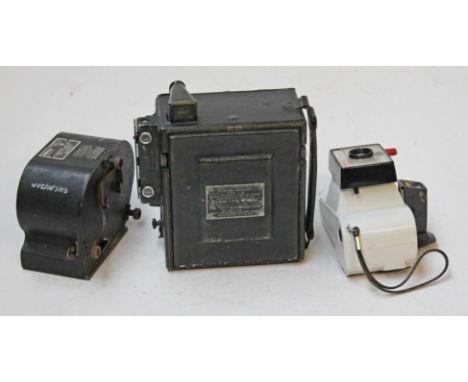 A US Army camera ground type C-3 together with magazine and a Polaroid camera.