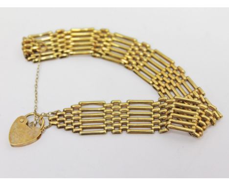 A 9ct gold gate bracelet, wt. 10.8g.