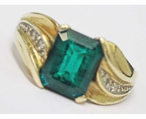 A 9ct gold diamond and diopside ring, gross wt. 3.6g, size M.