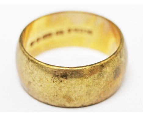 A 9ct gold wedding band, wt. 8.7g, size R.