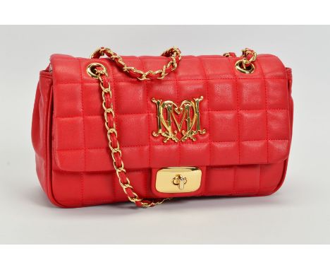 LOVE MOSCHINO RED QUILTED SHOULDER BAG, the red quilted polyurethane fabric with chain link and interwoven PU shoulder strap 