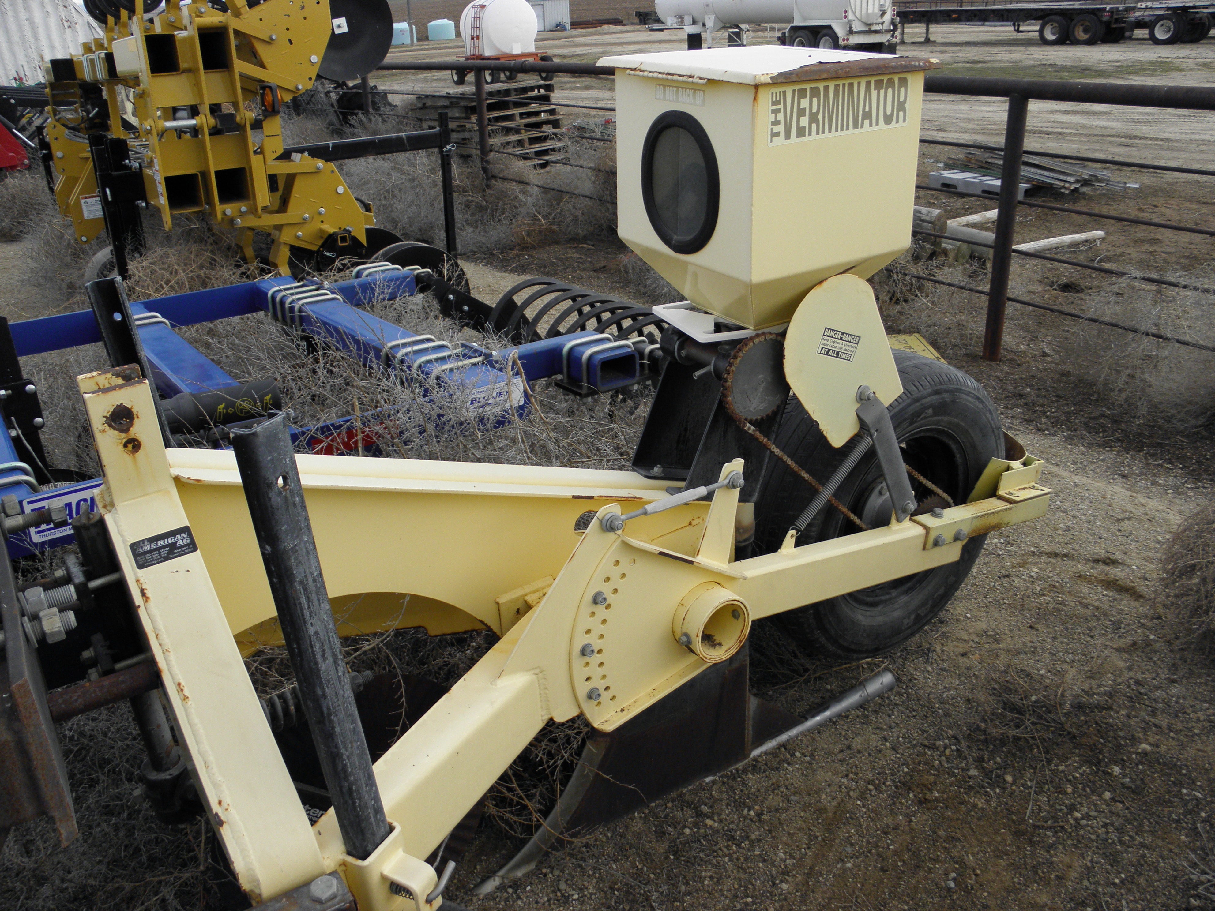 Lot 12 Verminator 3pt gopher machine