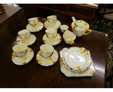 Crown Ducal tea serviceCondition Report: This lot has 6 tea plates of approx 7.5cm with no chips or cracks. It has 2 slightly