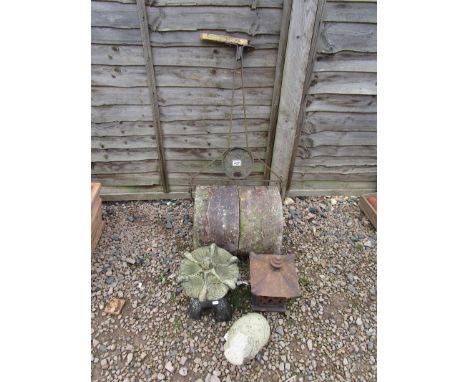 Garden roller &amp; 3 ornaments