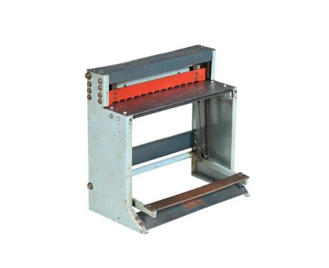 AN APPRENTICE AND MODEL ENGINEER BUILT GUILLOTINE CUTTER   