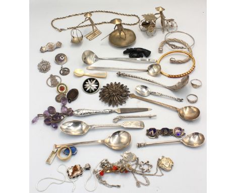 A collection of silver and silver jewellery to include: a George V silver fiddle patterned teaspoon, hallmarked by C.T. Maine