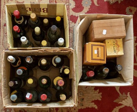 Assorted vintage wines, 30 bottles, various, to include Chateau Mont-Redon Chateauneuf-du-Pape, 1985 (30)