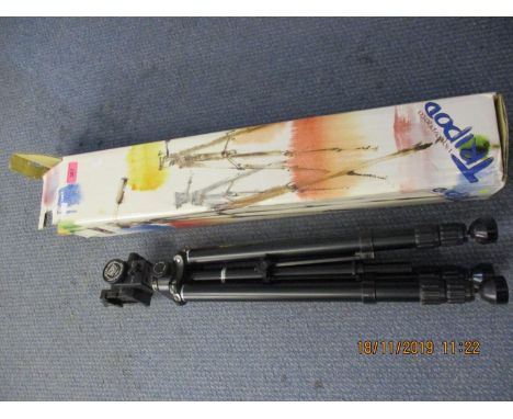A First Horizon 8900 Tripod in original box 
