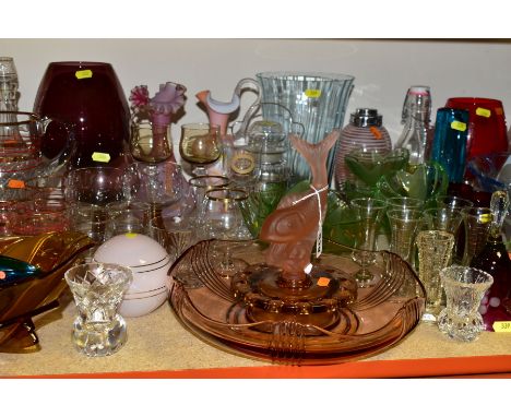 A GROUP OF ASSORTED COLOURED AND CLEAR GLASSWARE, including a 1930's Josef Inwald pink Czech glass table centrepiece with sep