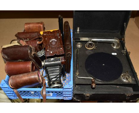 VINTAGE PHOTOGRAPHIC EQUIPMENT, ETC, to include a Bakelite No.2 Hawkette folding camera, AGFA-Isolette, Brownie Reflex in box