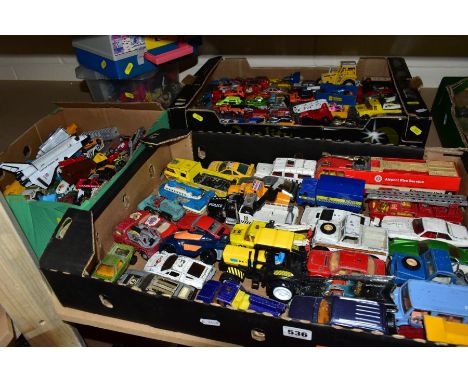 A QUANTITY OF UNBOXED AND ASSORTED PLAYWORN DIECAST VEHICLES, to include Dinky, Corgi, Matchbox, Britains, Burago, Majorette,