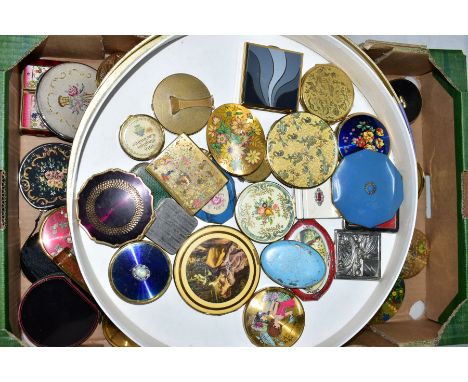 A BOX OF MAINLY COMPACTS, to include a musical Concerto Kigu comapct with black enamel lid and rose detail, a further musical