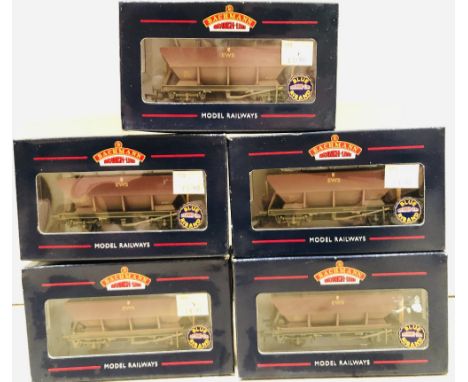 Bachmann OO gauge 38-004 rake of five 46 tonne EWS HEA weathered Hopper wagons